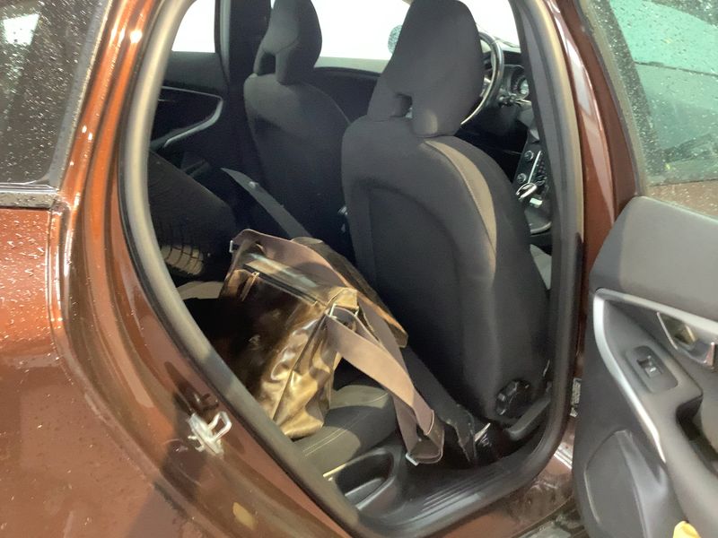 Volvo V40 Cross Country 2.0 D3 Kinetic — zdjęcie 14