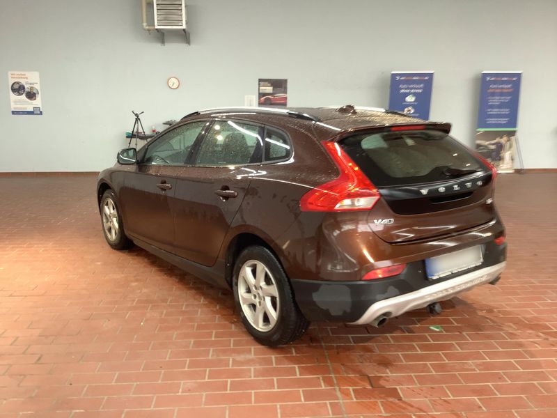 Volvo V40 Cross Country 2.0 D3 Kinetic — zdjęcie 3