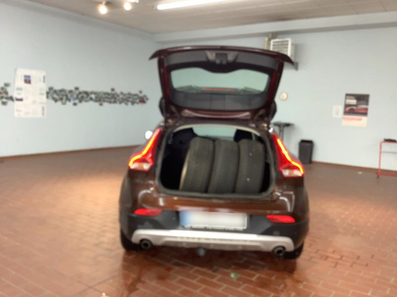 Volvo V40 Cross Country 2.0 D3 Kinetic — zdjęcie 10