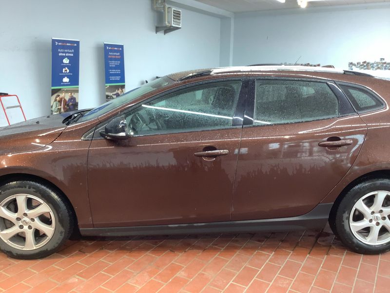Volvo V40 Cross Country 2.0 D3 Kinetic — zdjęcie 4