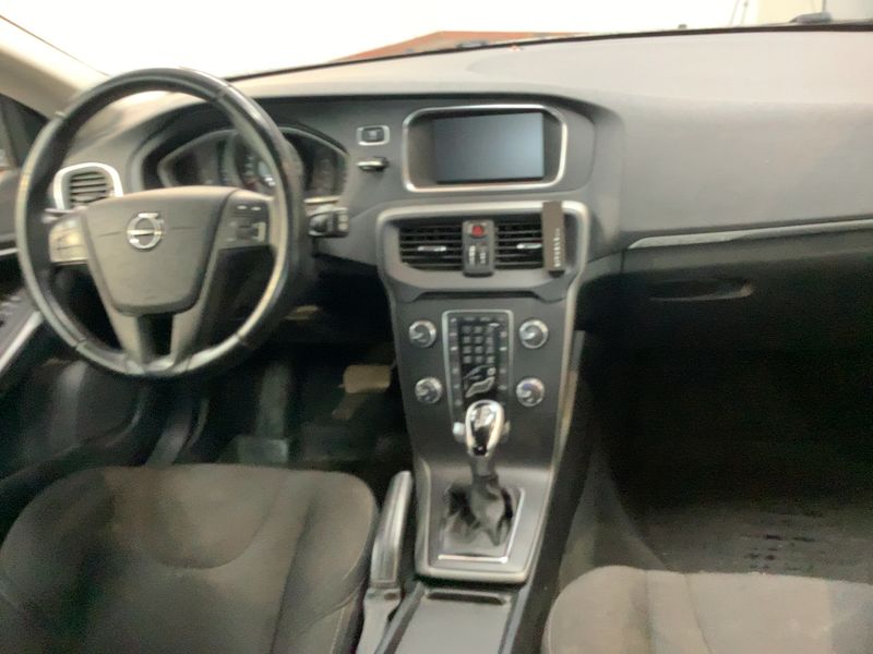 Volvo V40 Cross Country 2.0 D3 Kinetic — zdjęcie 12