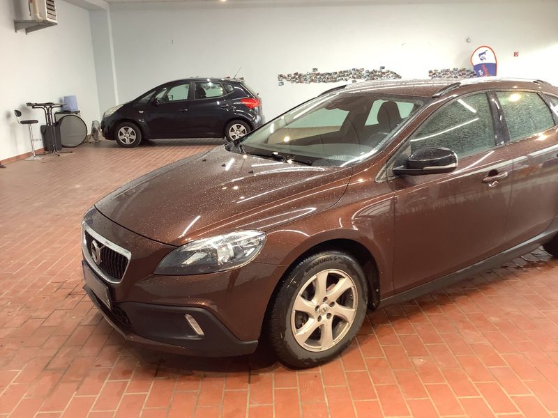 Volvo V40 Cross Country 2.0 D3 Kinetic — zdjęcie 2