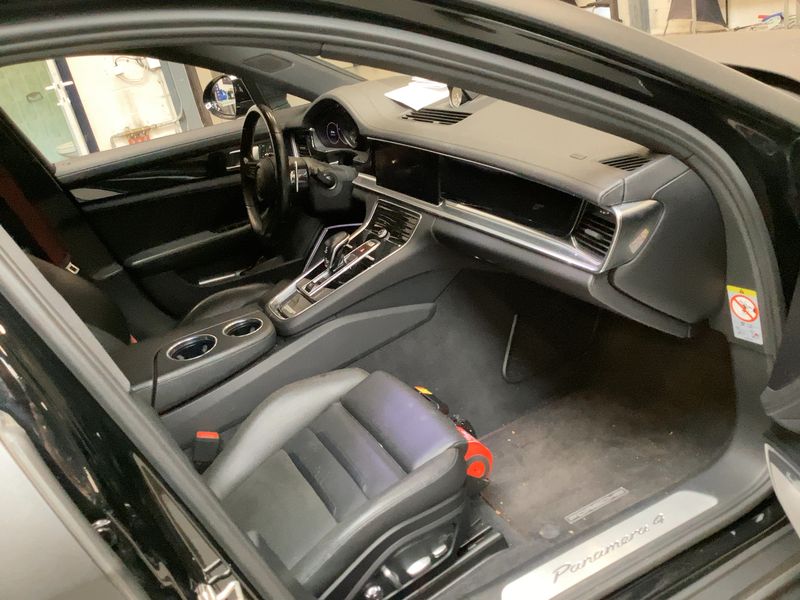 Porsche Panamera 4 E-Hybrid — zdjęcie 11