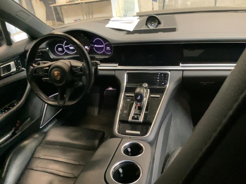 Porsche Panamera 4 E-Hybrid — zdjęcie 12