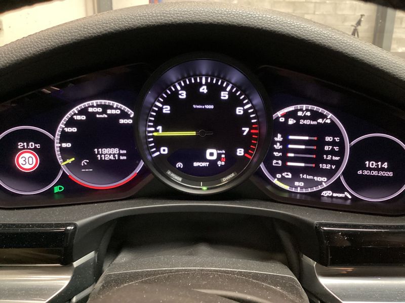 Porsche Panamera 4 E-Hybrid — zdjęcie 13