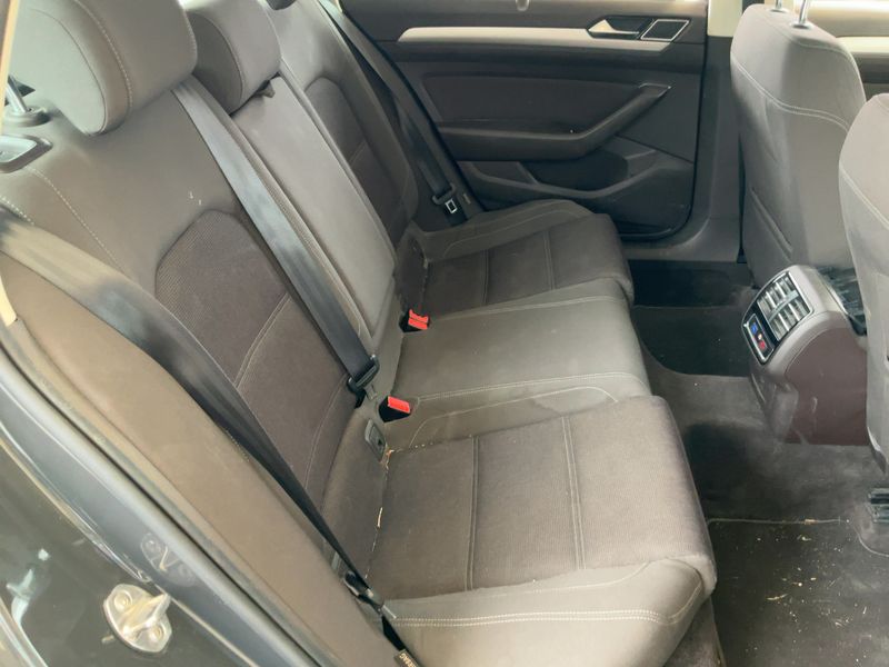 Volkswagen Passat 2.0 TDI Advance BlueMotion Tech — zdjęcie 14