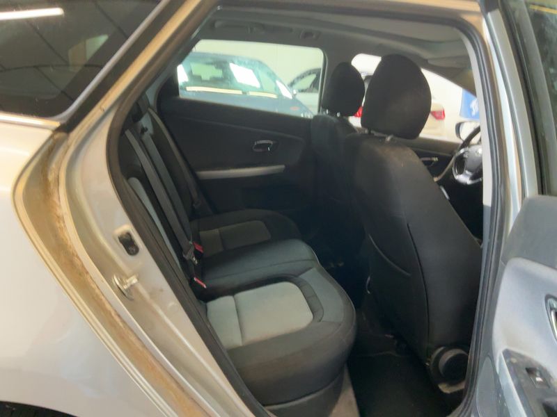 Kia cee'd 1.6 CRDi SW Active — zdjęcie 14