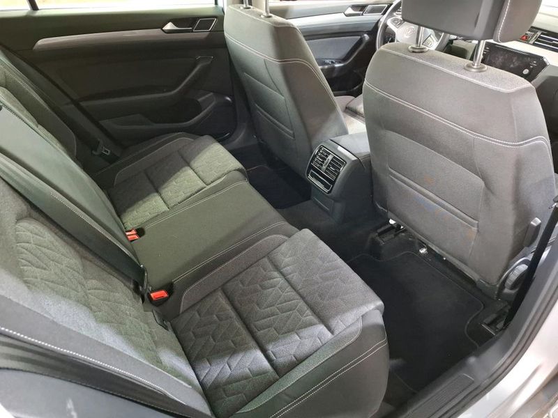 Volkswagen Passat 2.0 TDI Business — zdjęcie 12