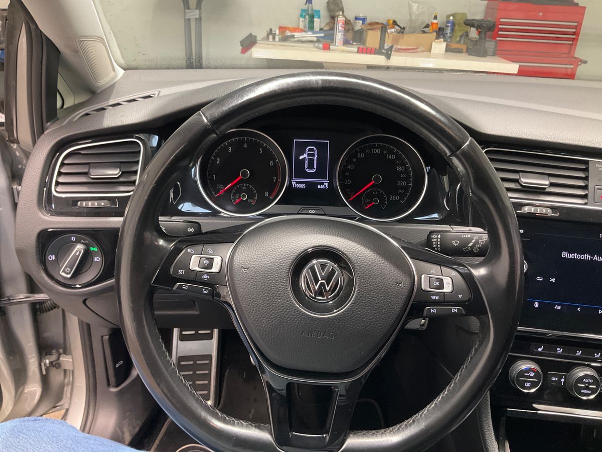 Volkswagen Golf 2019 — photo 31