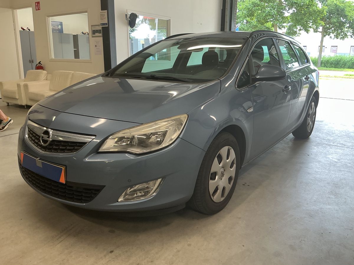 Opel Astra 2011