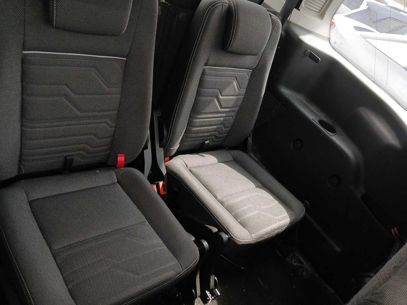 Ford Grand Tourneo Connect 1.5 TDCi Titanium — zdjęcie 18