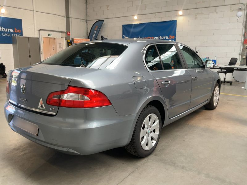 Skoda Superb 2.0 TDI Ambition — zdjęcie 6