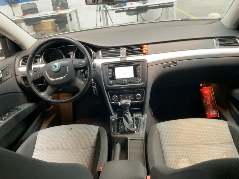 Skoda Superb 2.0 TDI Ambition — zdjęcie 12