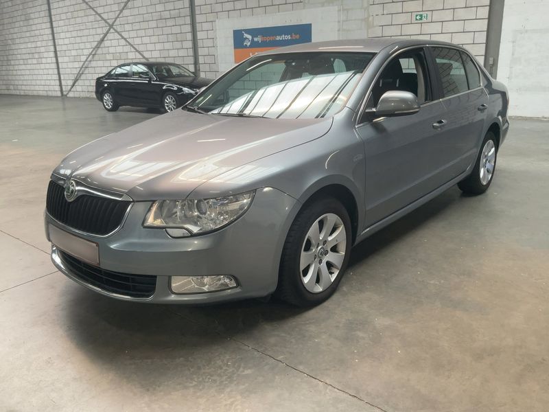 Skoda Superb 2.0 TDI Ambition — zdjęcie 2