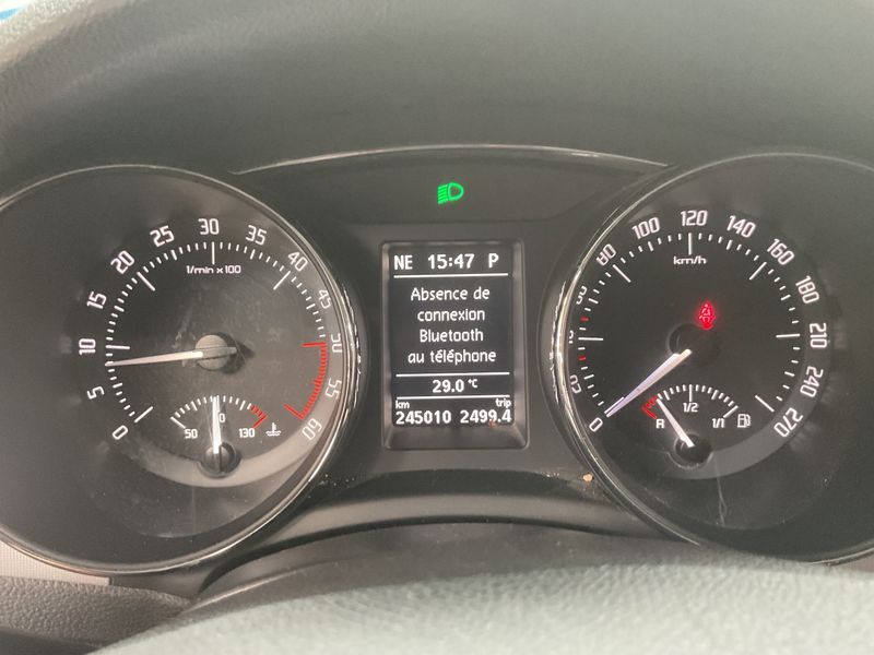 Skoda Superb 2.0 TDI Ambition — zdjęcie 13