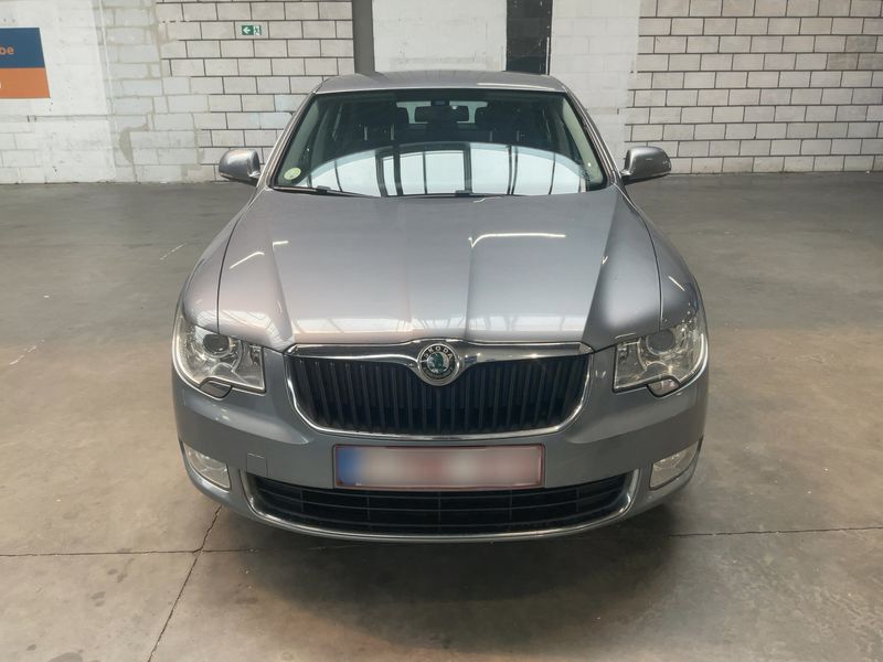 Skoda Superb 2.0 TDI Ambition — zdjęcie 9