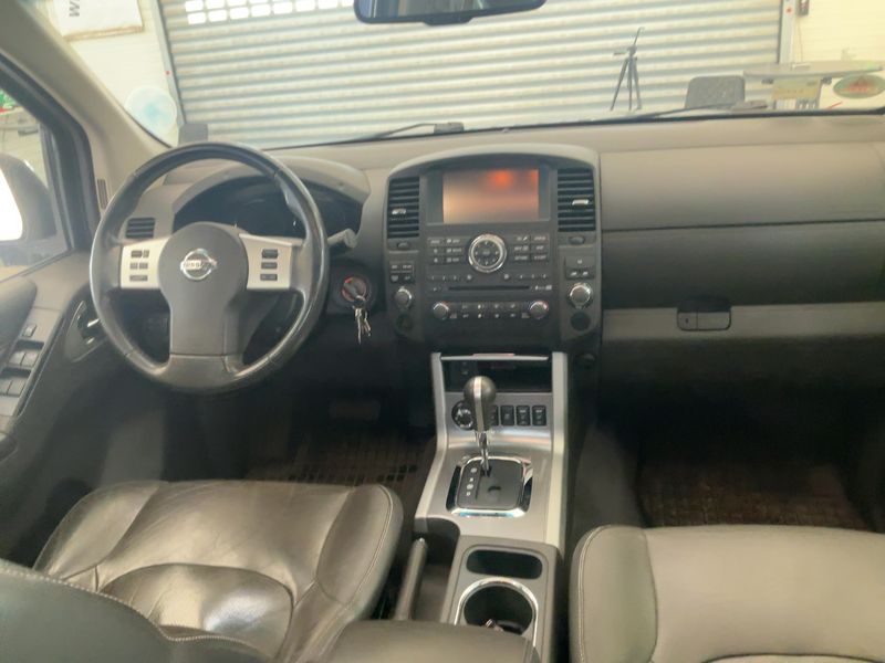 Nissan Navara Pick-up 3.0 V6 dCi Double Cab LE 4x4 — zdjęcie 12