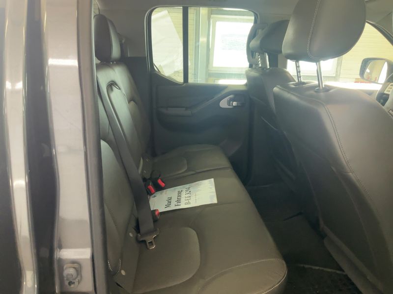 Nissan Navara Pick-up 3.0 V6 dCi Double Cab LE 4x4 — zdjęcie 14