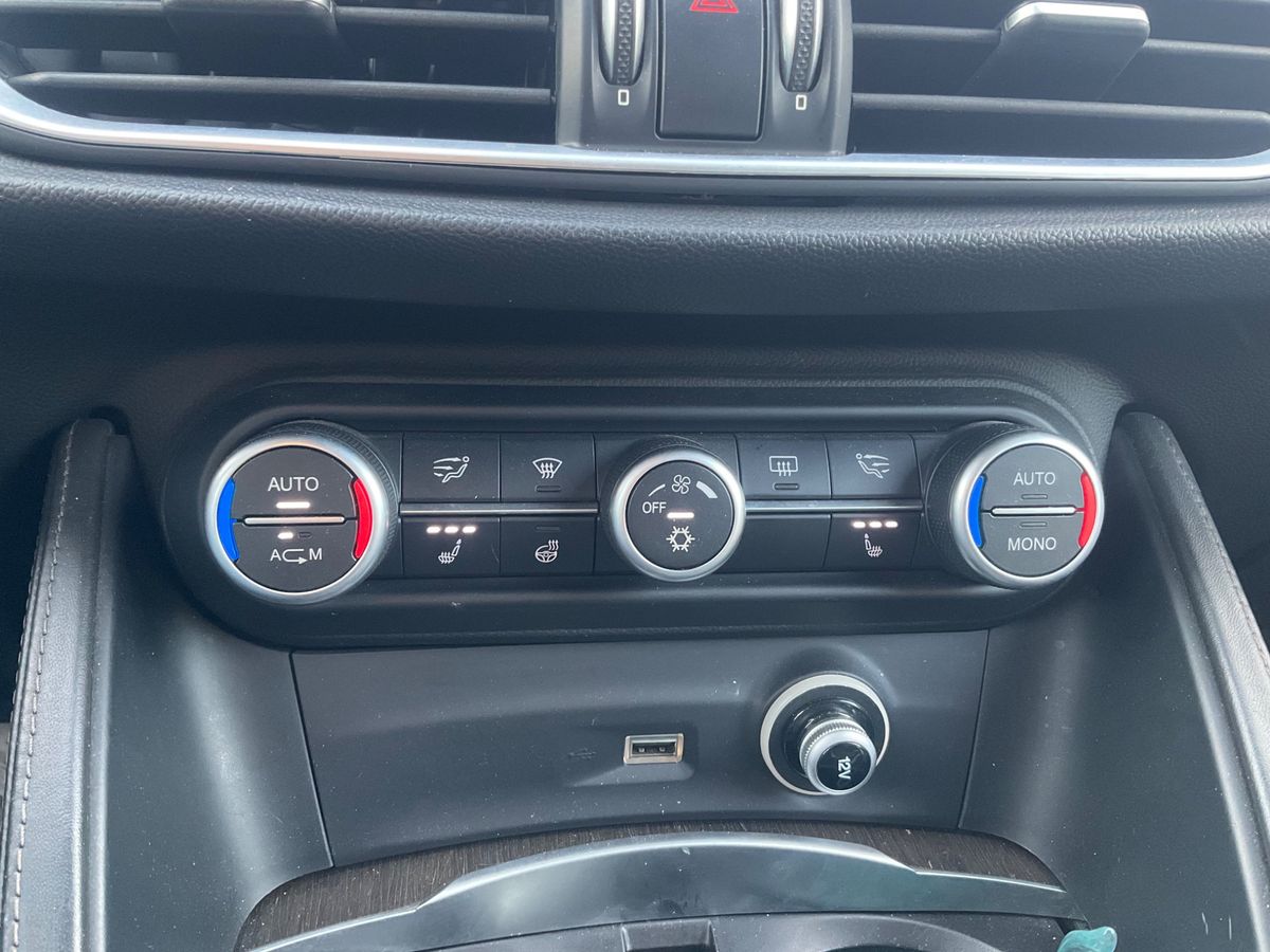 Alfa Romeo 2017 — photo 25