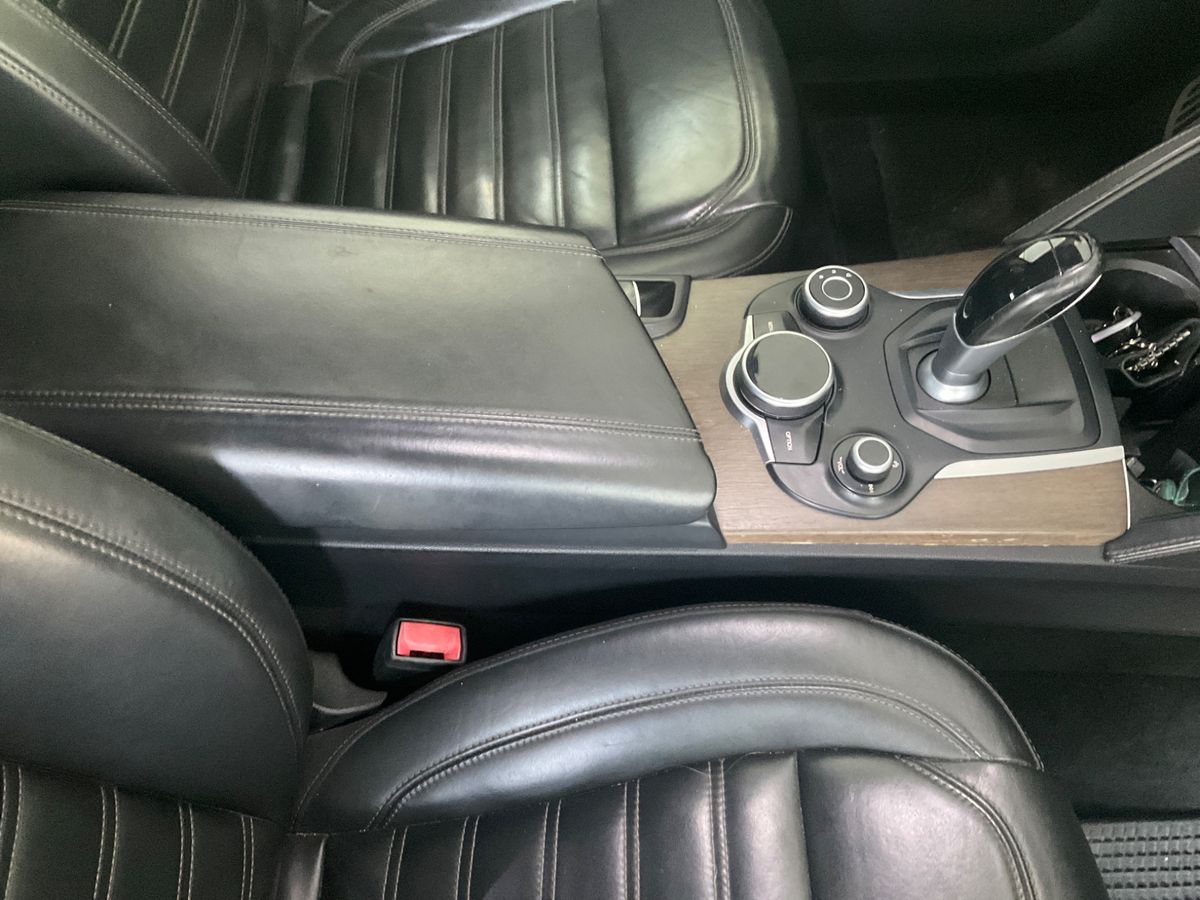 Alfa Romeo 2017 — photo 39