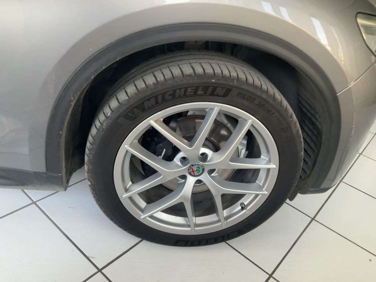 Alfa Romeo 2017 — photo 12