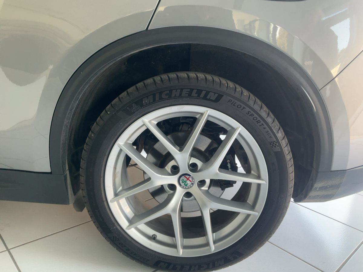 Alfa Romeo 2017 — photo 6