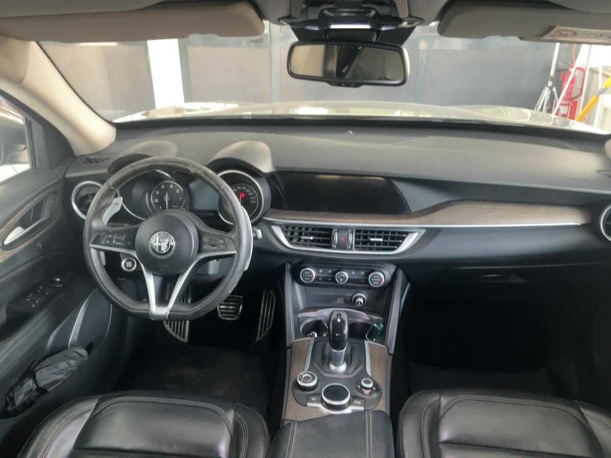 Alfa Romeo 2017 — photo 18