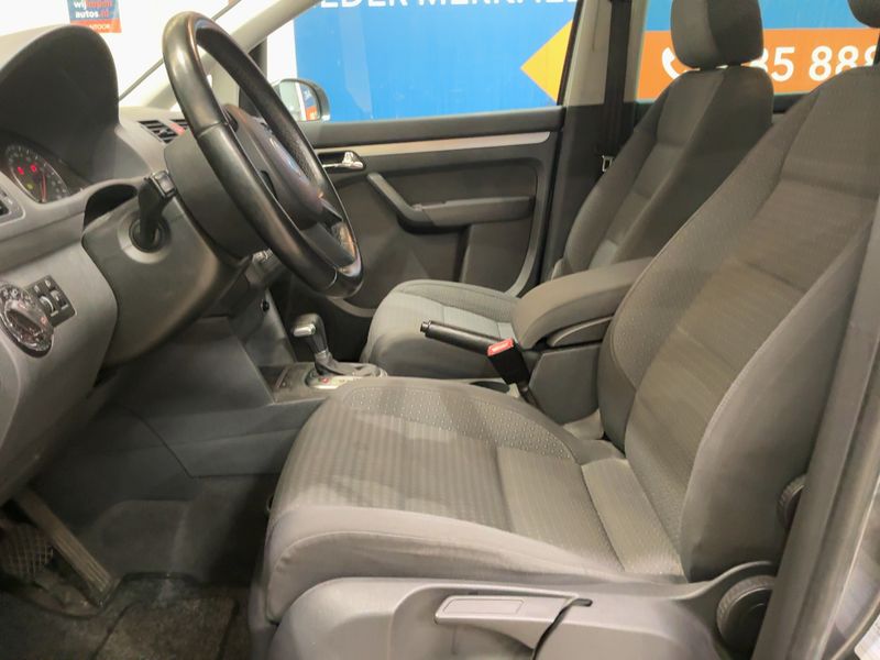 Volkswagen Touran 2.0 FSI Trendline — zdjęcie 11