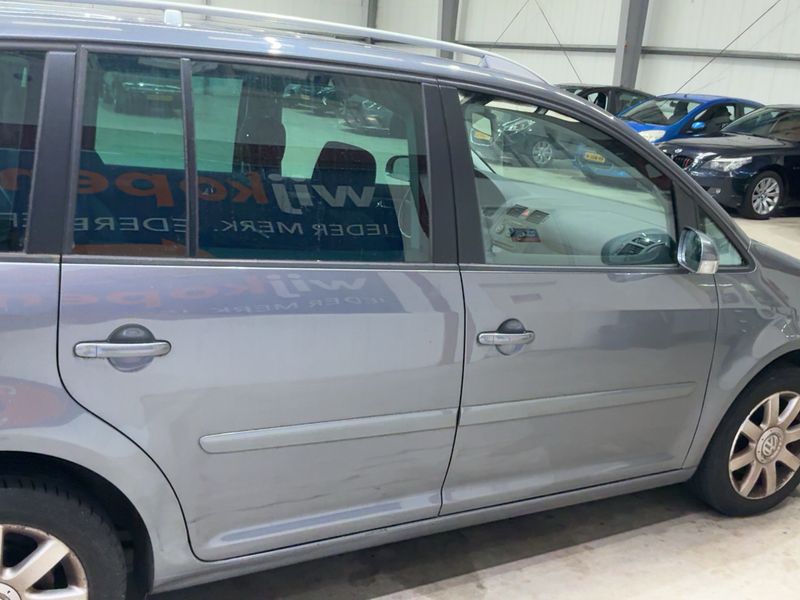 Volkswagen Touran 2.0 FSI Trendline — zdjęcie 7