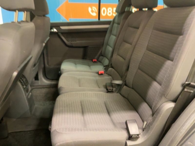 Volkswagen Touran 2.0 FSI Trendline — zdjęcie 14