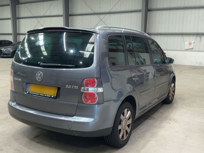 Volkswagen Touran 2.0 FSI Trendline — zdjęcie 6