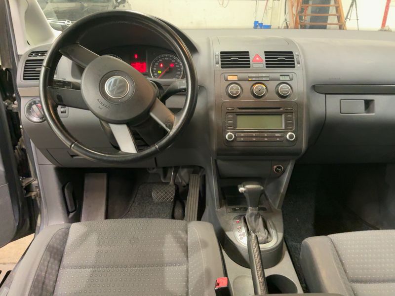 Volkswagen Touran 2.0 FSI Trendline — zdjęcie 12