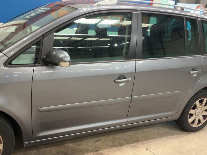 Volkswagen Touran 2.0 FSI Trendline — zdjęcie 4