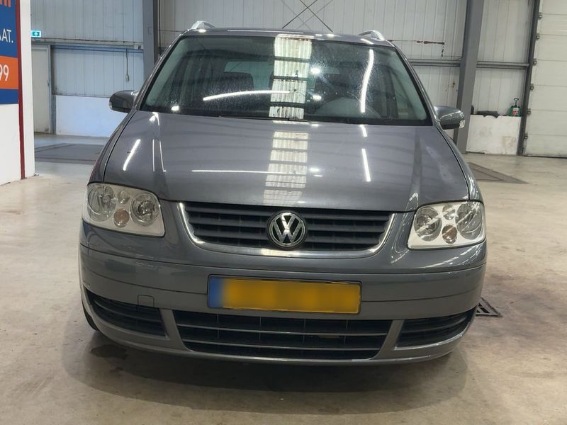 Volkswagen Touran 2.0 FSI Trendline — zdjęcie 9
