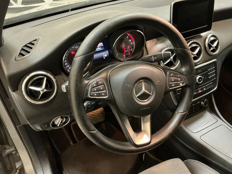 Mercedes-Benz GLA-Klasse GLA 180 d Inspiration 2016 – снимка 29