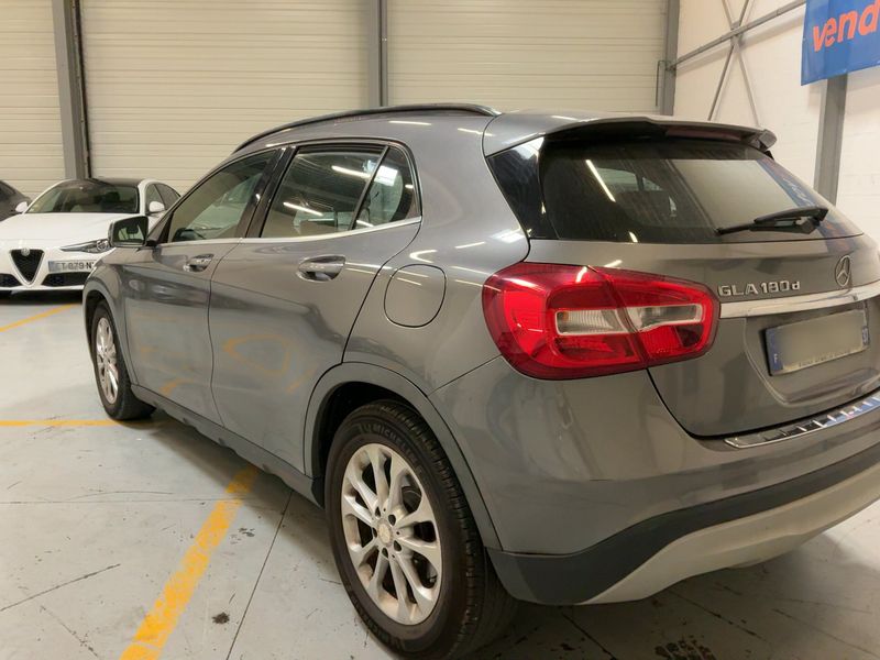 Mercedes-Benz GLA-Klasse GLA 180 d Inspiration — zdjęcie 3