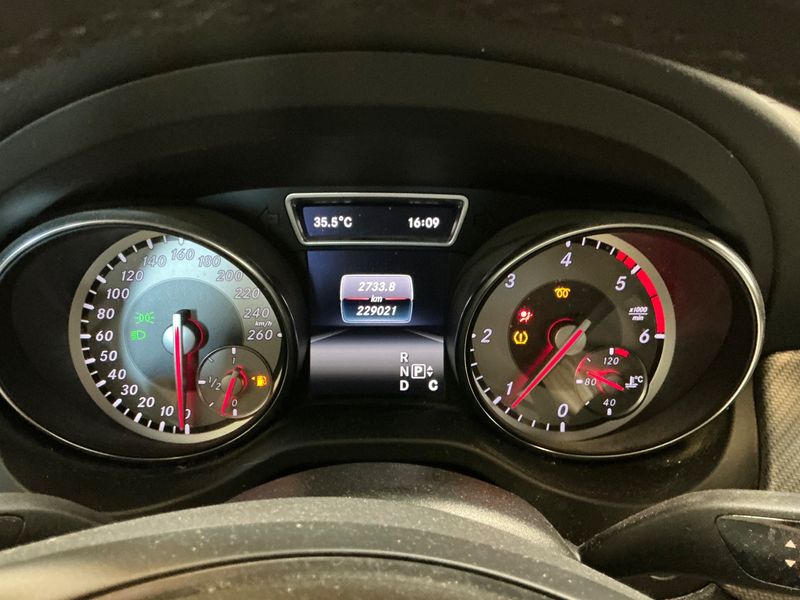 Mercedes-Benz GLA-Klasse GLA 180 d Inspiration — zdjęcie 13