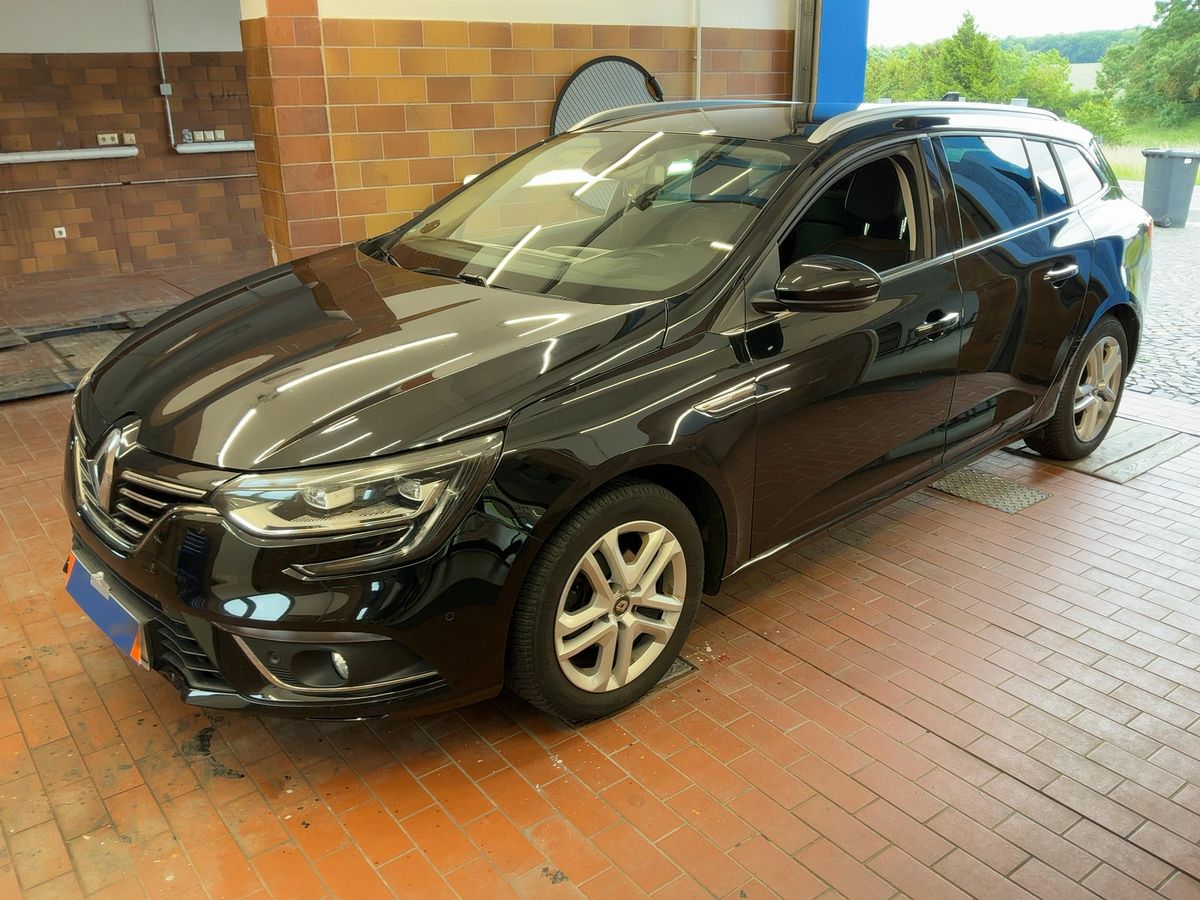 Renault Megane 2017 — photo 1