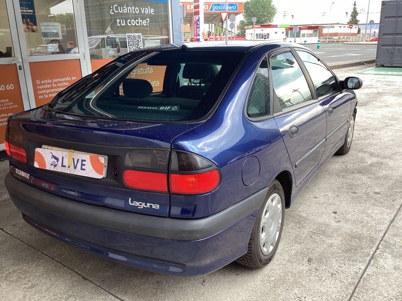 Renault Laguna 1.8 RT — zdjęcie 2