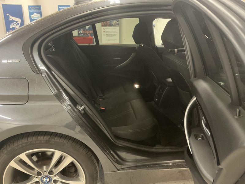 BMW 3er 330e Sport Line — zdjęcie 14