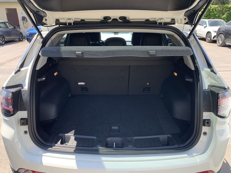 Jeep Compass 1.3 T4 4xe Plug-in Hybrid Limited — zdjęcie 9