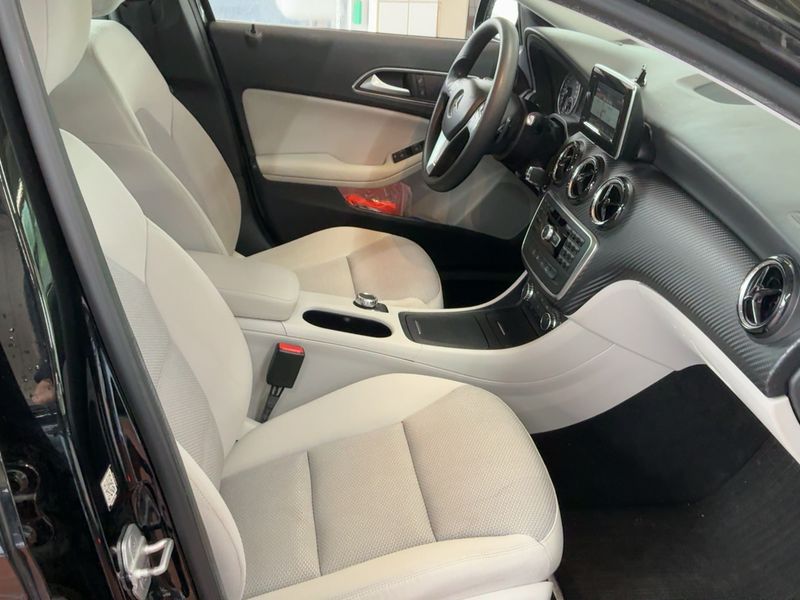 Mercedes-Benz GLA-Klasse GLA 200 — zdjęcie 11