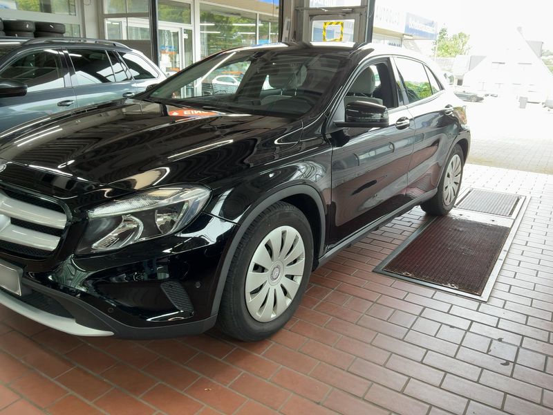Mercedes-Benz GLA-Klasse GLA 200 — zdjęcie 2