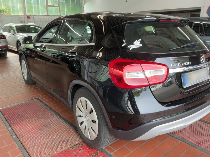 Mercedes-Benz GLA-Klasse GLA 200 — zdjęcie 3