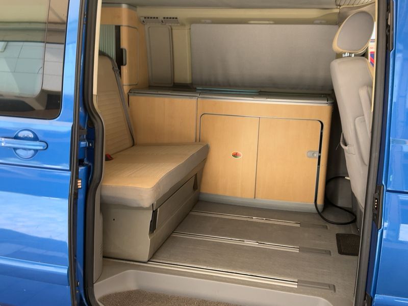 Volkswagen T5 California 2.5 TDI Comfortline Aufstelldach — zdjęcie 14
