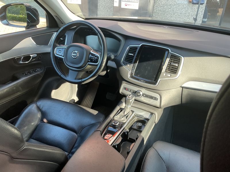 Volvo XC90 2.0 D5 Momentum AWD — zdjęcie 12