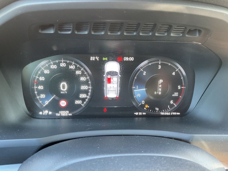 Volvo XC90 2.0 D5 Momentum AWD — zdjęcie 13