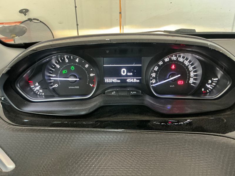 Peugeot 208 1.2 e-VTi Allure 2017 – снимка 18