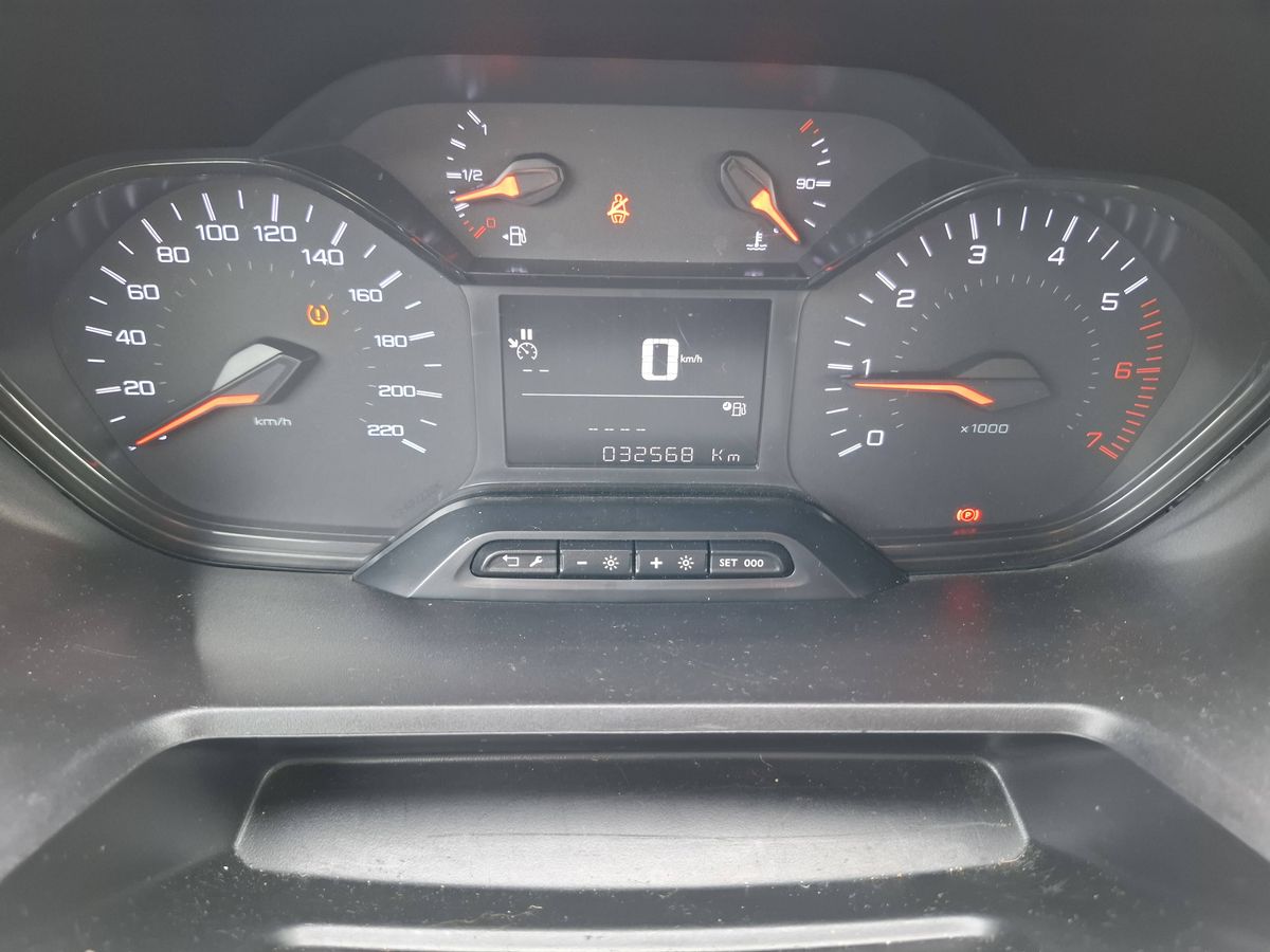 Peugeot Partner 2023 — photo 18