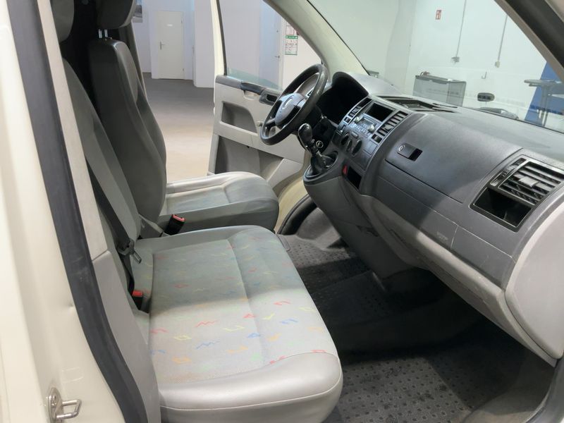 Volkswagen T5 Transporter 1.9 TDI Kasten — zdjęcie 11